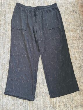 Women’s  Black Textured Relaxed Fit Pants